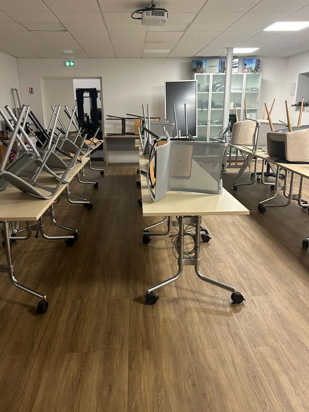 Intervention de nettoyage dans des bureaux professionnels