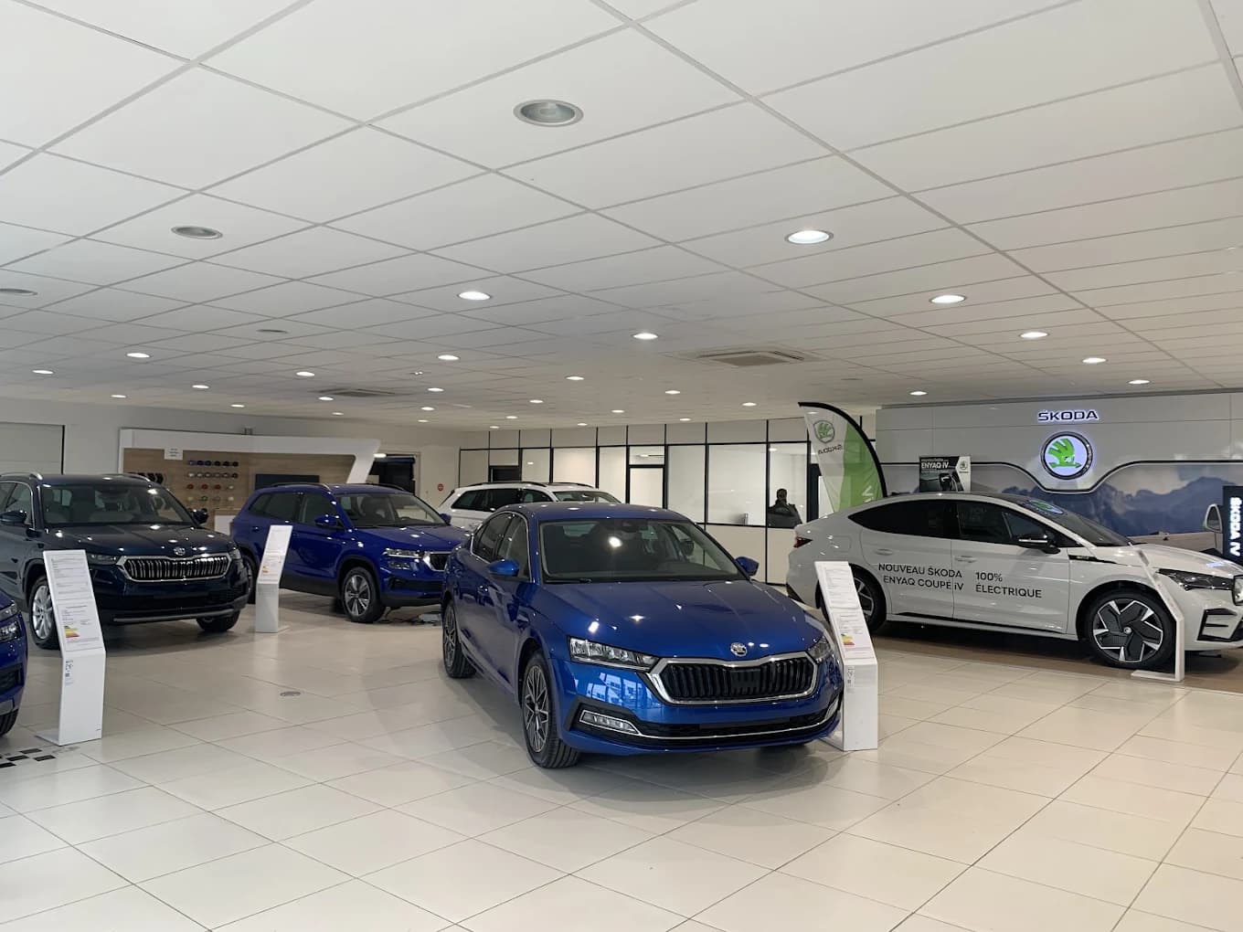 Nettoyage professionnel dans une concession automobile